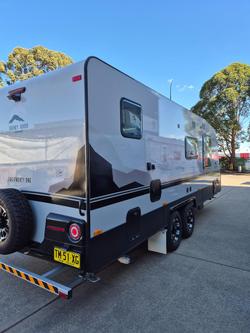 2024 Snowy River Src21 Full Ensuite Semi Off Road Near New!