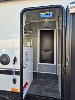 2024 Snowy River Src21 Full Ensuite Semi Off Road Near New!