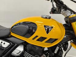 2026 Triumph SCRAMBLER 400 XC Racing Yellow