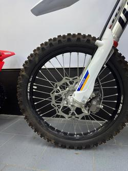 2023 Husqvarna TE 150i Heritage TE White