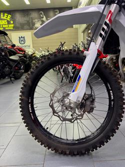 2023 Husqvarna TE 150i Heritage TE White