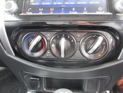 2022 Nissan Navara SL