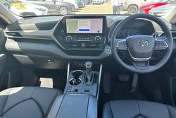 2025 Toyota
                Kluger GXL