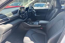2025 Toyota
                Kluger GXL