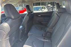 2025 Toyota
                Kluger GXL