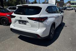 2025 Toyota
                Kluger GXL