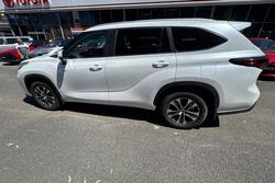 2025 Toyota
                Kluger GXL