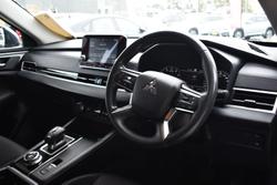 2024 Mitsubishi Outlander ES