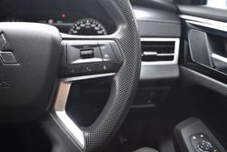 2023 Mitsubishi Outlander ES