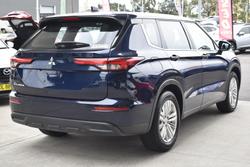 2023 Mitsubishi Outlander ES