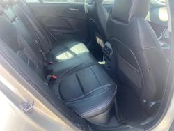 2016 Jaguar XE 25t R-Sport