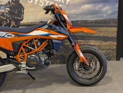 2023 KTM 690 SMC R SMC Orange