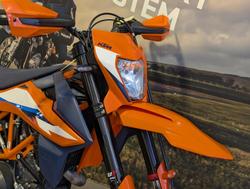 2023 KTM 690 SMC R SMC Orange