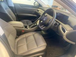 2025 MG IM5 Premium P12L MY25 Athena White