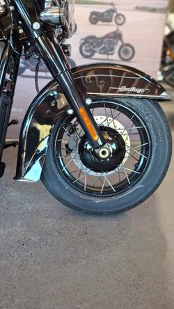 2025 Harley-davidson FLHC HERITAGE CLASSIC (117) Vivid Black