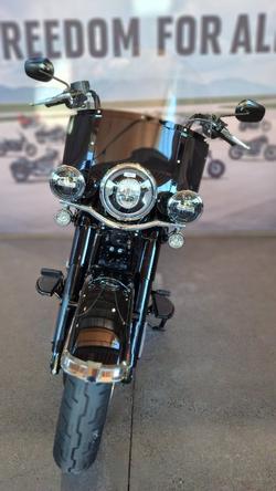 2025 Harley-davidson FLHC HERITAGE CLASSIC (117) Vivid Black