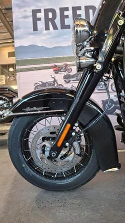 2025 Harley-davidson FLHC HERITAGE CLASSIC (117) Vivid Black