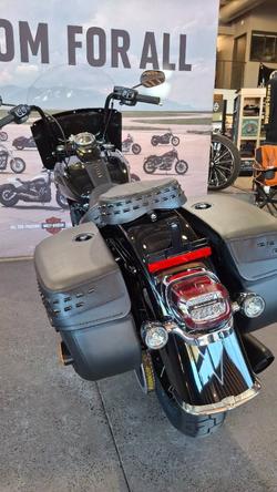 2025 Harley-davidson FLHC HERITAGE CLASSIC (117) Vivid Black