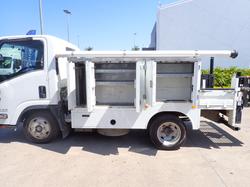 2018 ISUZU NLR 45-150 WHITE