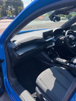 2023 Peugeot
2008 Allure