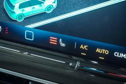 2025 Volkswagen ID. Buzz Pro BEV560