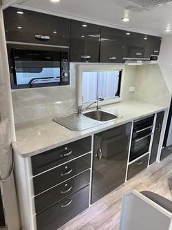 2015 Safari Caravans Delta 21