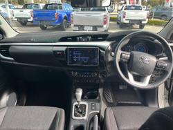 2020 Toyota Hilux SR5