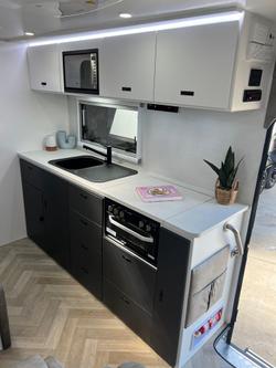 2025 Design RV Crx Semi Off Road Van 4+ 20'2''