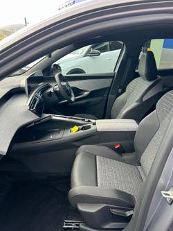 2025 Peugeot 5008 Allure e-DCS Hybrid