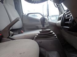 2010 HINO 300 614 WHITE