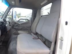 2010 HINO 300 614 WHITE