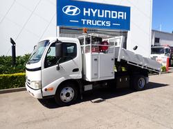 2010 HINO 300 614