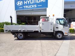 2010 HINO 300 614