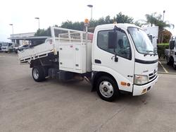 2010 HINO 300 614 WHITE