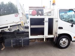 2010 HINO 300 614 WHITE