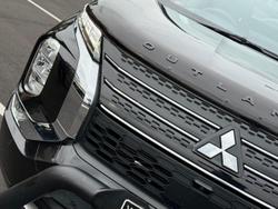 2022 Mitsubishi
                Outlander Exceed Tourer