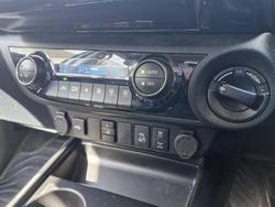 2023 Toyota Hilux SR5