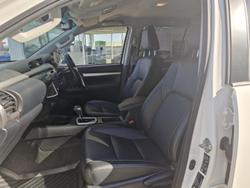 2023 Toyota Hilux SR5