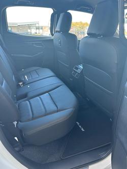 2025 Isuzu D-MAX BLADE