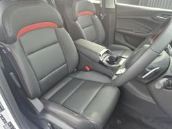 2024 MG MG5 Essence MY24 Dover White