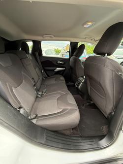 2017 Jeep
Cherokee Longitude