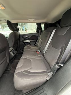 2017 Jeep
Cherokee Longitude