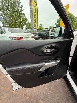 2017 Jeep
Cherokee Longitude