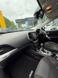 2017 Jeep
Cherokee Longitude