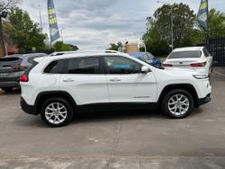 2017 Jeep
Cherokee Longitude