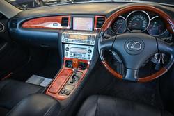 2005 Lexus
                SC 430