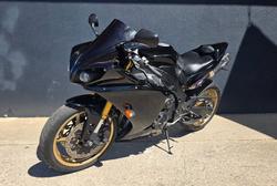 2010 Yamaha YZF-R1 BLACK