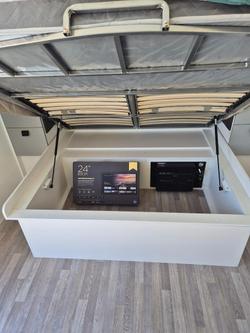 2025 New Age Caravans Road Owl Ro21be Escape My25.5 Family Bunk Van