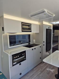 2025 New Age Caravans Road Owl Ro21be Escape My25.5 Family Bunk Van