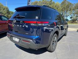 2024 Nissan Pathfinder ST-L